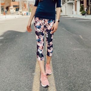 Lorna Jane Cropped Floral Tights XS